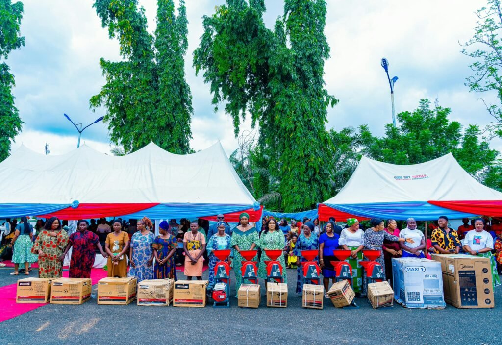 1000500379 Uzodimma commends the First Lady, RHI and OSSAP-SDGs for the programme and supporting women and vulnerable groups across the country.