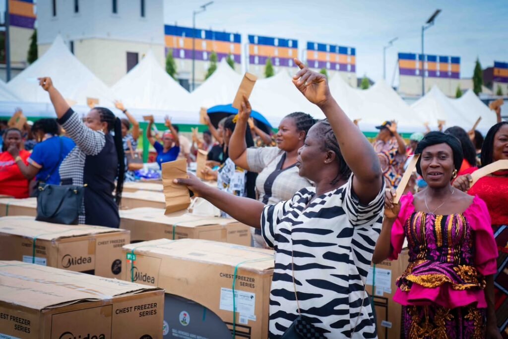1000500380 Uzodimma commends the First Lady, RHI and OSSAP-SDGs for the programme and supporting women and vulnerable groups across the country.