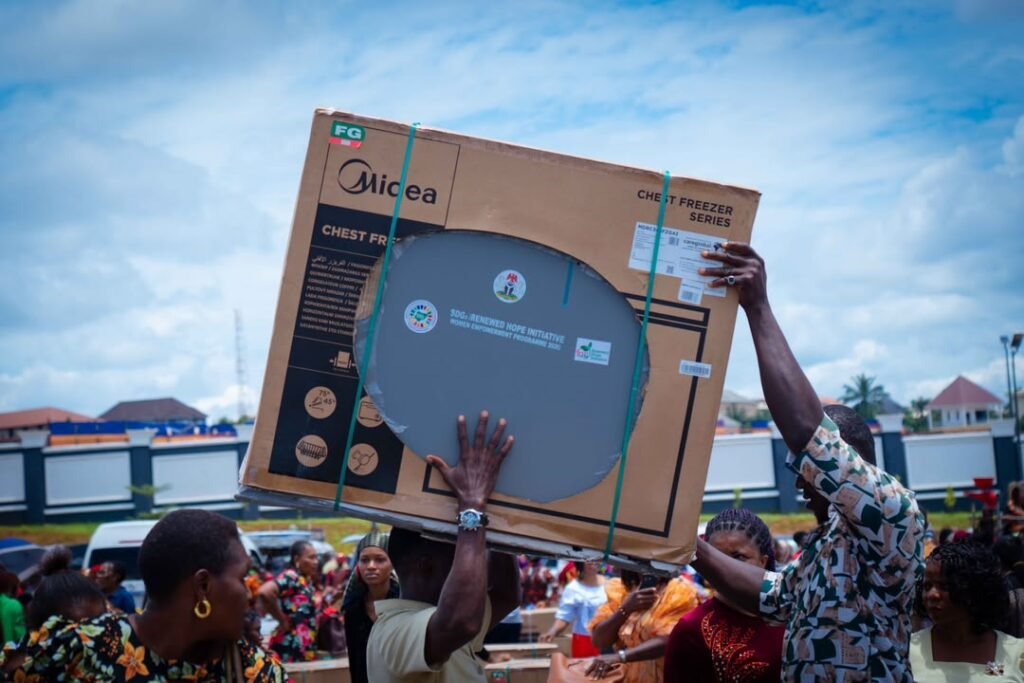 1000500381 Uzodimma commends the First Lady, RHI and OSSAP-SDGs for the programme and supporting women and vulnerable groups across the country.